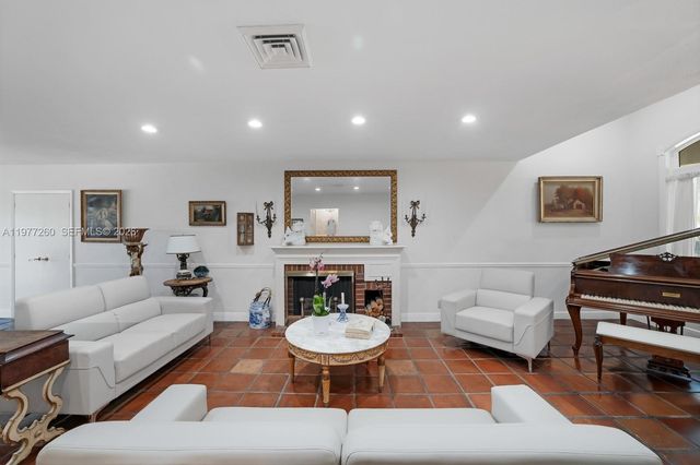 2046 NE 15th St, Fort Lauderdale, FL 33304