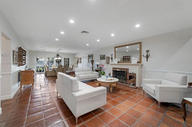 2046 NE 15th St, Fort Lauderdale, FL 33304