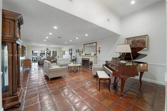 2046 NE 15th St, Fort Lauderdale, FL 33304