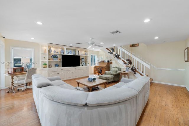 2046 NE 15th St, Fort Lauderdale, FL 33304