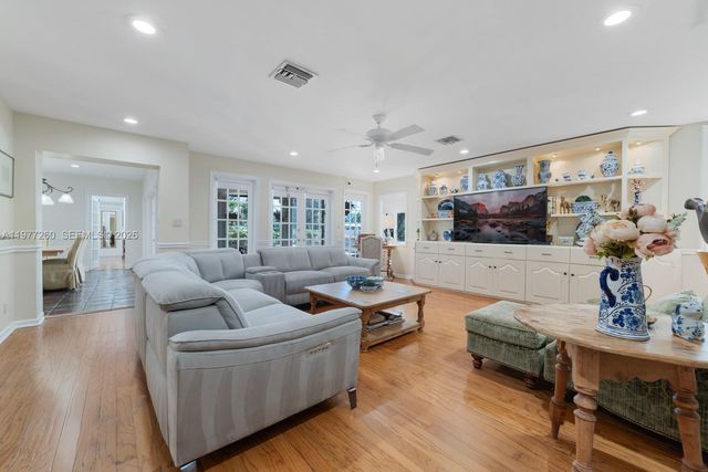 2046 NE 15th St, Fort Lauderdale, FL 33304