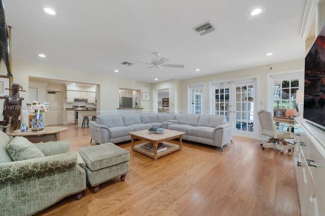 2046 NE 15th St, Fort Lauderdale, FL 33304