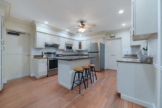 2046 NE 15th St, Fort Lauderdale, FL 33304