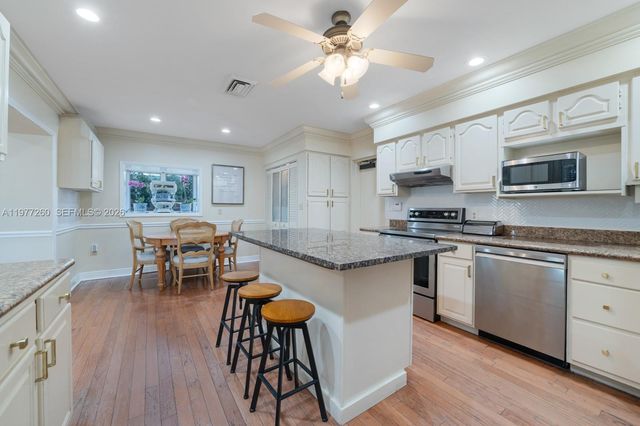 2046 NE 15th St, Fort Lauderdale, FL 33304