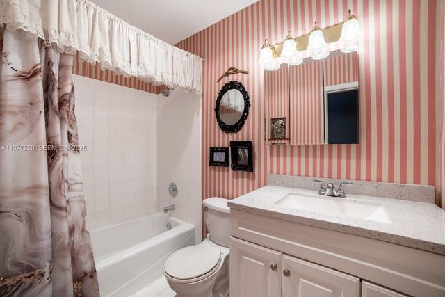 2046 NE 15th St, Fort Lauderdale, FL 33304