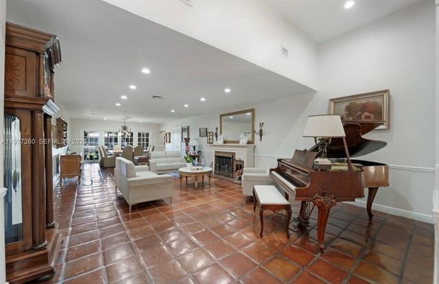 2046 NE 15th St, Fort Lauderdale, FL 33304