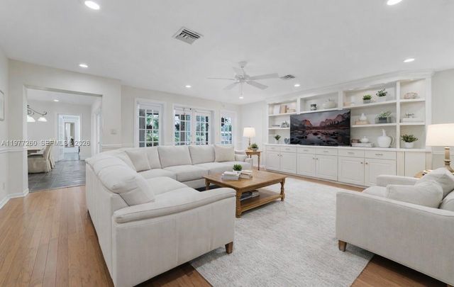 2046 NE 15th St, Fort Lauderdale, FL 33304