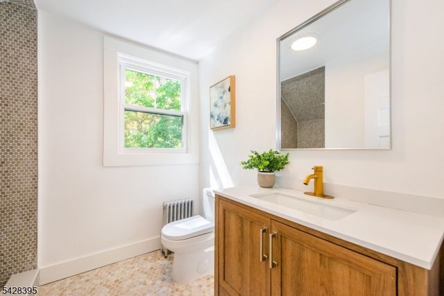 245 Midland Ave, East Orange City, NJ 07017