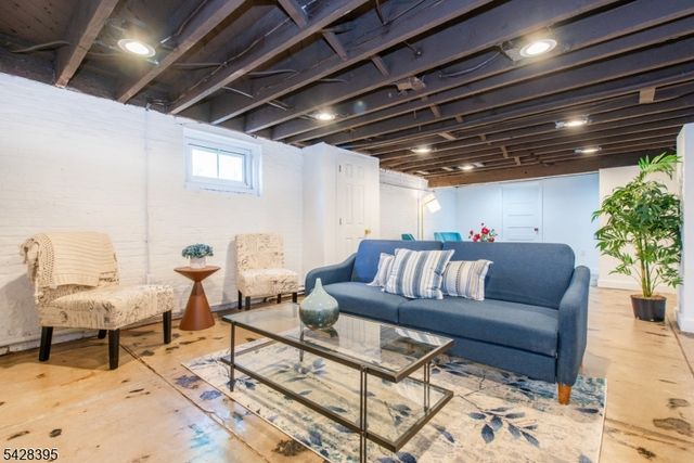 245 Midland Ave, East Orange City, NJ 07017
