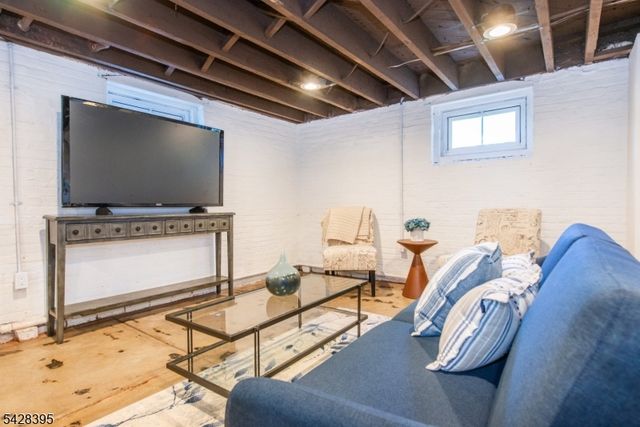 245 Midland Ave, East Orange City, NJ 07017