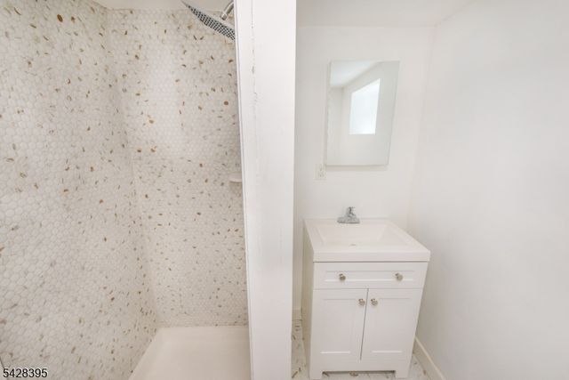 245 Midland Ave, East Orange City, NJ 07017