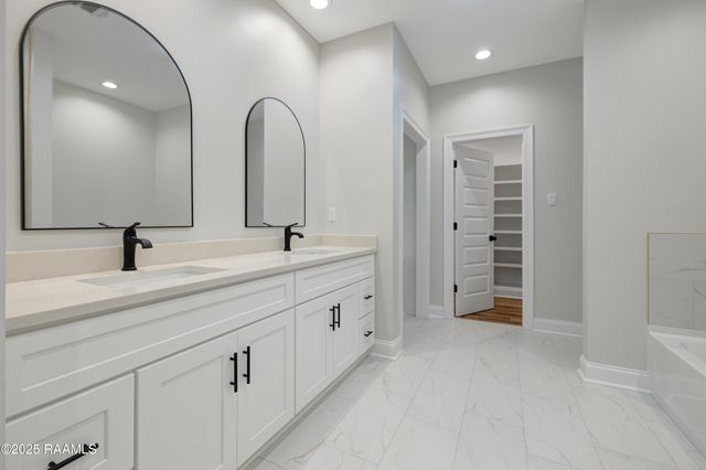 300 Avenue B D, Broussard, LA 70518