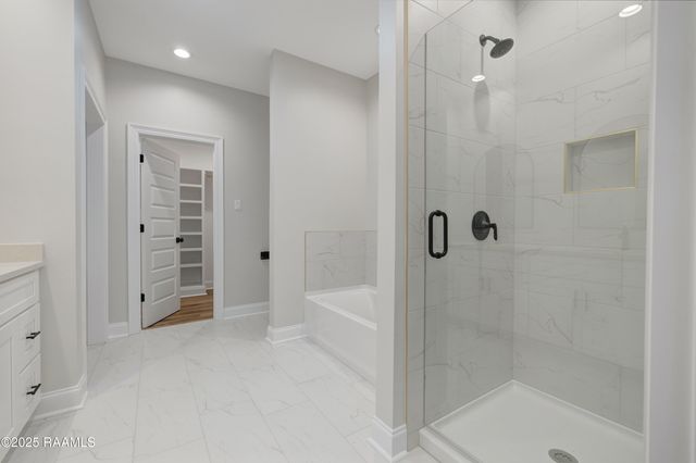 300 Avenue B D, Broussard, LA 70518
