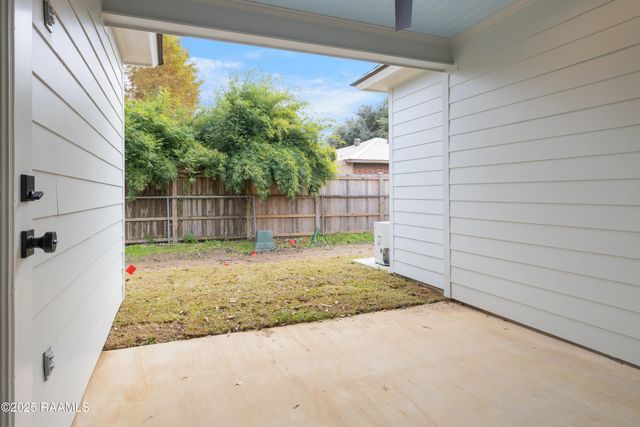 300 Avenue B D, Broussard, LA 70518