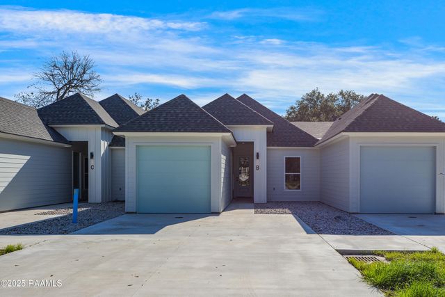 300 Avenue B D, Broussard, LA 70518