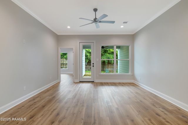 300 Avenue B D, Broussard, LA 70518
