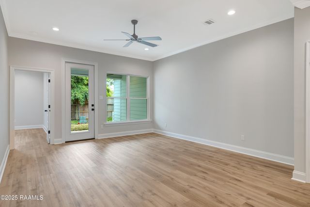 300 Avenue B D, Broussard, LA 70518