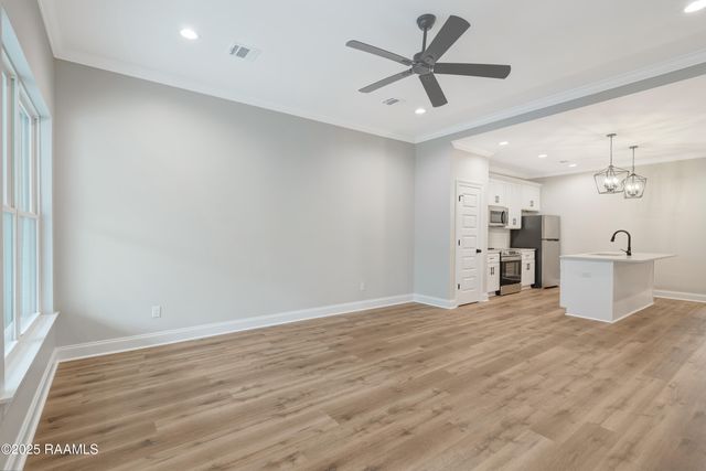 300 Avenue B D, Broussard, LA 70518