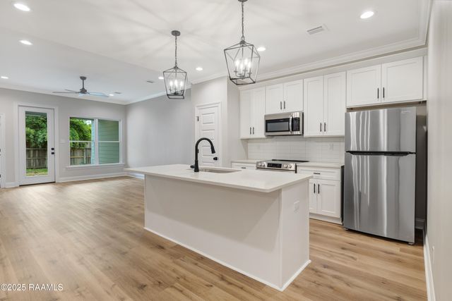 300 Avenue B D, Broussard, LA 70518