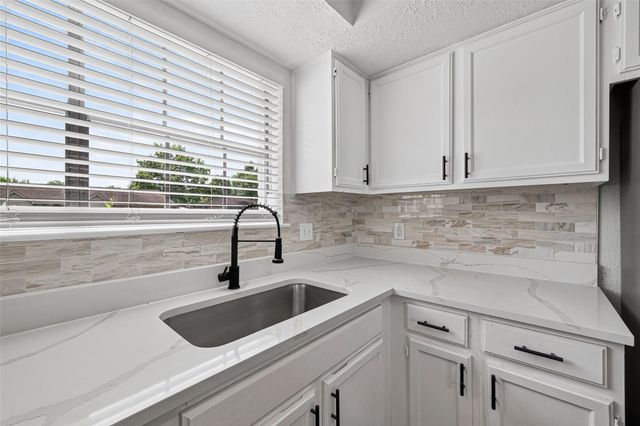 10102 Old Towne Lane, Sugar Land, TX 77498