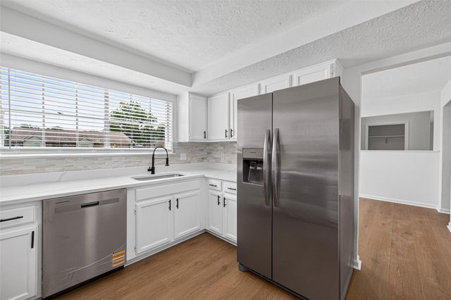 10102 Old Towne Lane, Sugar Land, TX 77498