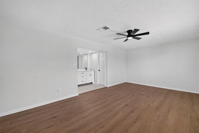 10102 Old Towne Lane, Sugar Land, TX 77498