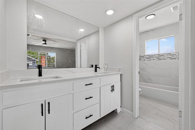 10102 Old Towne Lane, Sugar Land, TX 77498