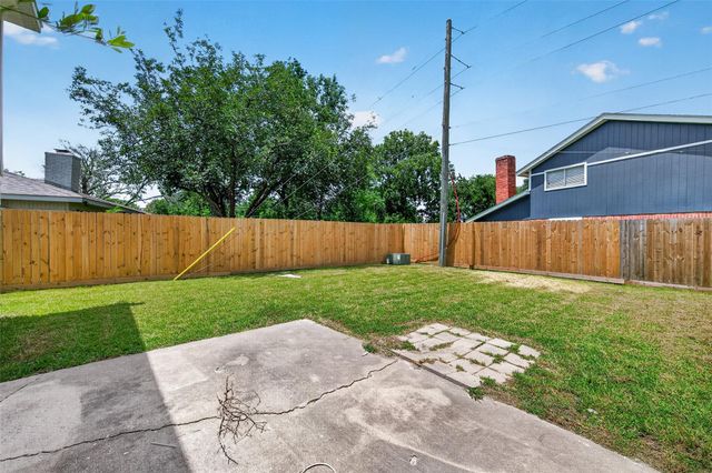 10102 Old Towne Lane, Sugar Land, TX 77498