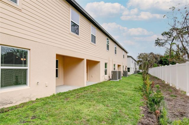 1668 WYNFORD CIRCLE, Tavares, FL 32778