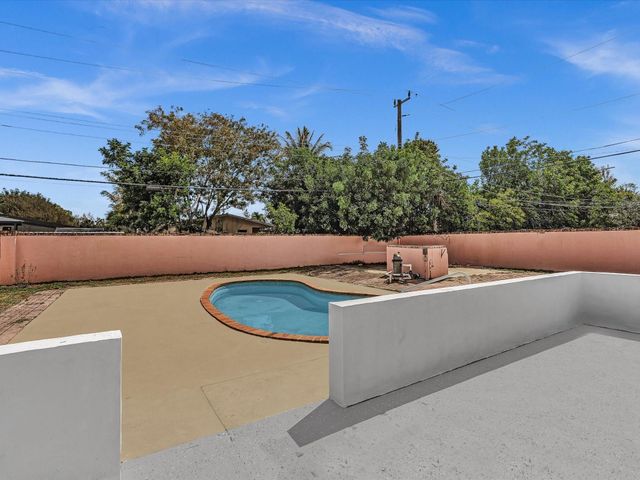 2340 SW 42nd Terrace, Fort Lauderdale, FL 33317