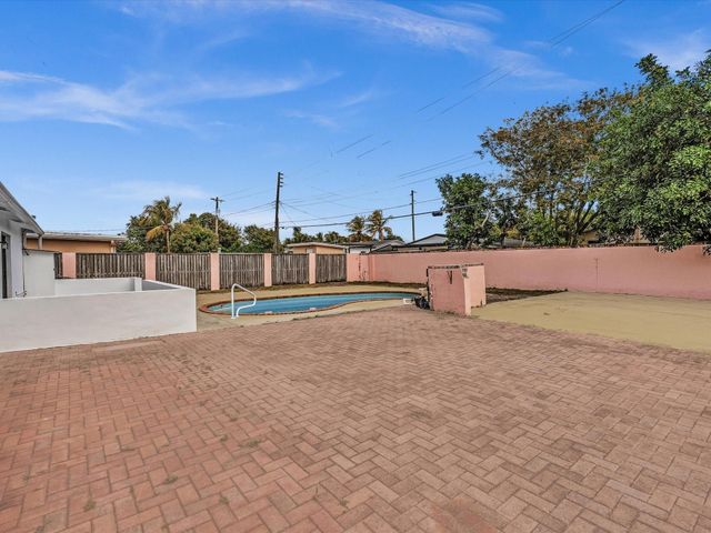 2340 SW 42nd Terrace, Fort Lauderdale, FL 33317