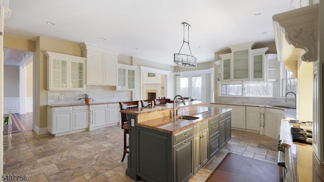 89 Knollwood Dr, Watchung Boro, NJ 07069