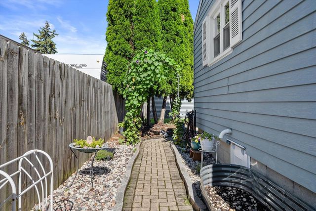 2122 29th STREET, Kenosha, WI 53140