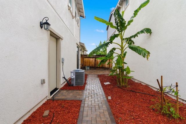 2259 S Podere Dr, Mountain House, CA 95391