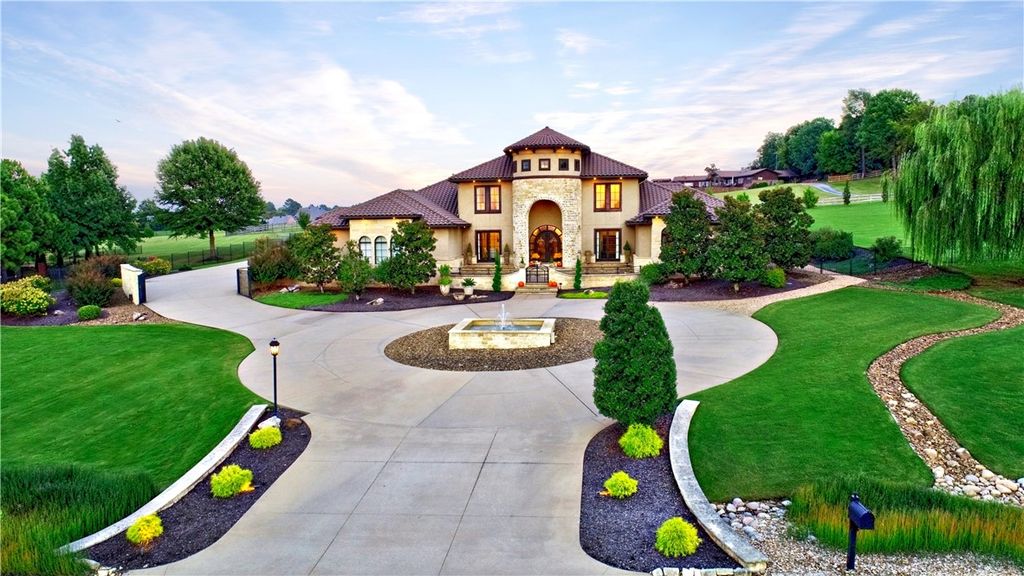 3446 N Horse Meadow Drive, Fayetteville, AR 72703