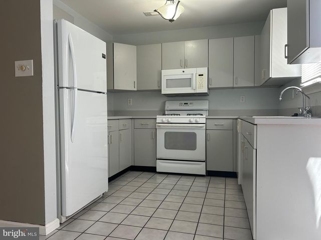 902 FITCH CT, Sewell, NJ 08080