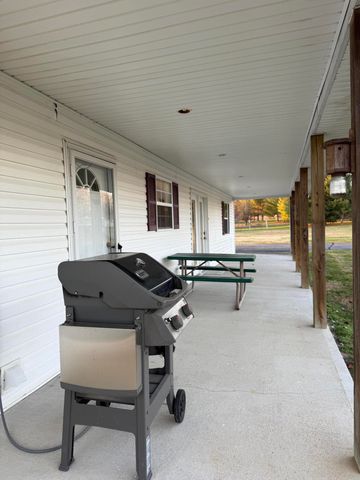 257 Johnny Bernard Lp, Russell Springs, KY 42642