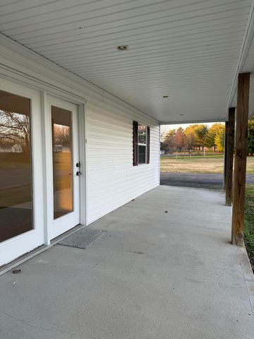 257 Johnny Bernard Lp, Russell Springs, KY 42642