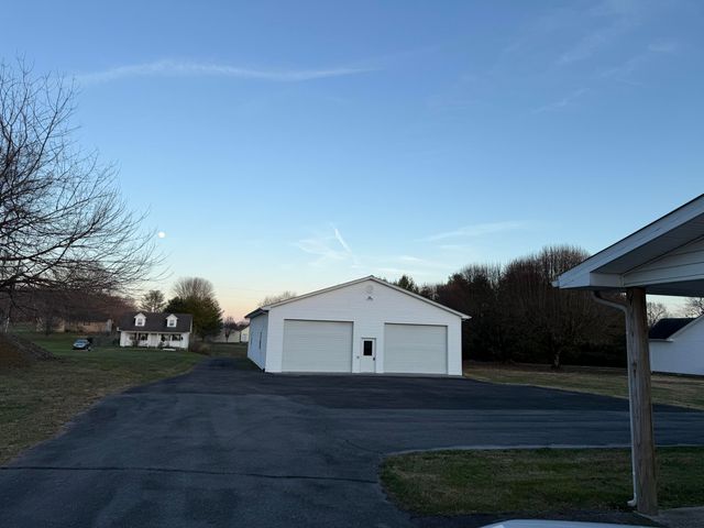 257 Johnny Bernard Lp, Russell Springs, KY 42642