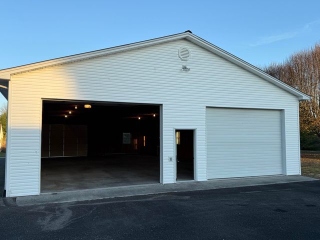 257 Johnny Bernard Lp, Russell Springs, KY 42642