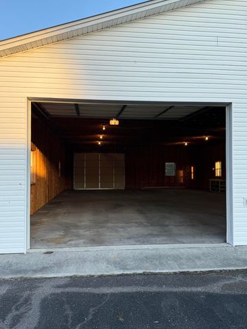 257 Johnny Bernard Lp, Russell Springs, KY 42642