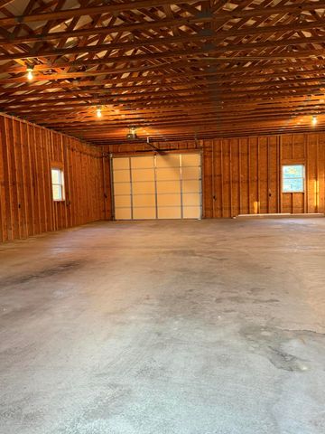 257 Johnny Bernard Lp, Russell Springs, KY 42642