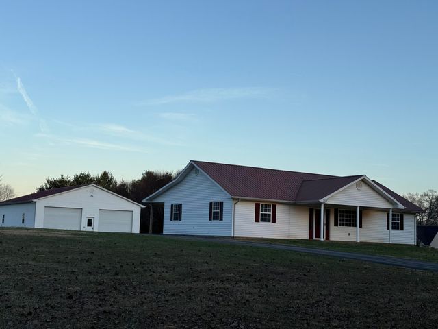 257 Johnny Bernard Lp, Russell Springs, KY 42642