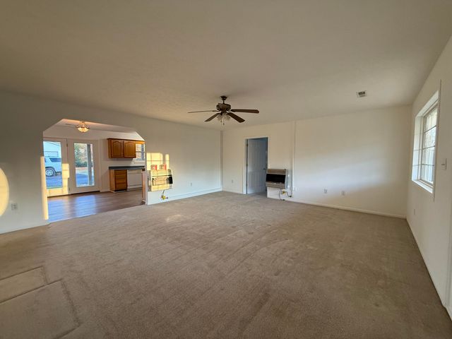 257 Johnny Bernard Lp, Russell Springs, KY 42642