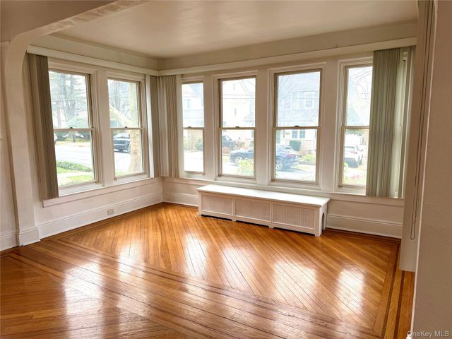 4623 Arcadia Lane, Great Neck, NY 11020