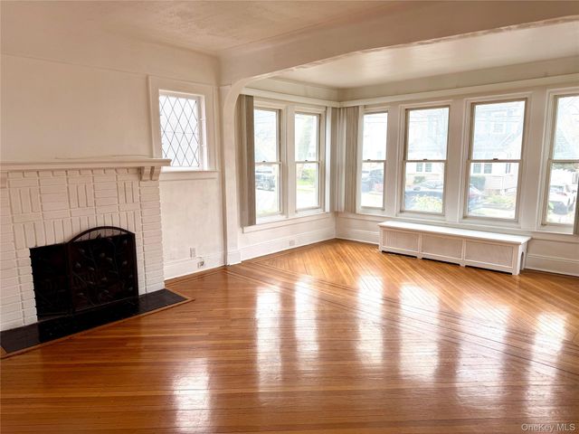 4623 Arcadia Lane, Great Neck, NY 11020