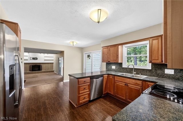 27864 Edgepark Boulevard, North Olmsted, OH 44070