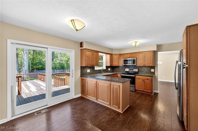 27864 Edgepark Boulevard, North Olmsted, OH 44070