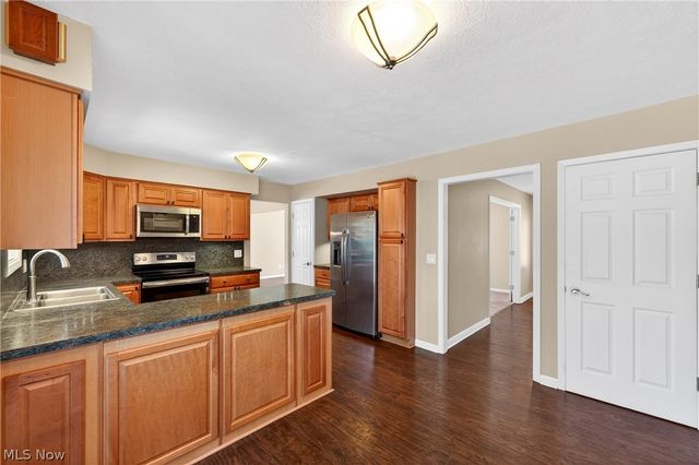 27864 Edgepark Boulevard, North Olmsted, OH 44070