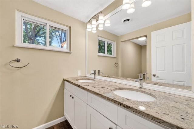 27864 Edgepark Boulevard, North Olmsted, OH 44070